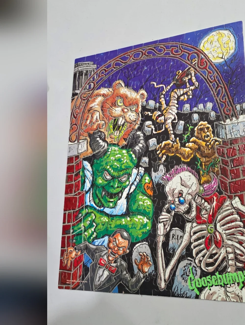 Vintage Goosebumps Glow in the Dark Jigsaw 200 Piece Puzzle Milton Bradley, 1996